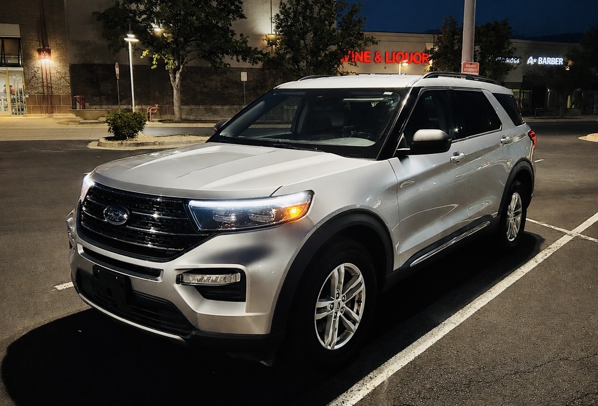 Used 2023 Ford Explorer XLT w/ Equipment Group 202A AWD/4WD image 2