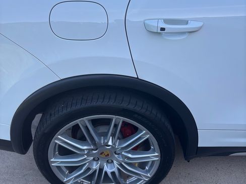 Used 2017 Porsche Cayenne S image 2