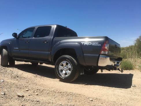 Used 2015 Toyota Tacoma 4x4 Double Cab w/ TRD Off-Road Package image 5