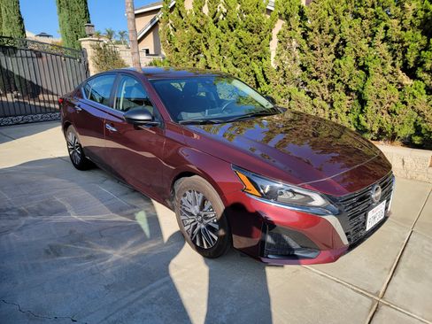 Used 2025 Nissan Altima 2.5 SV image 8