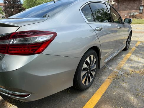 Used 2017 Honda Accord Touring image 8