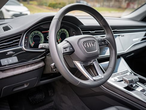 Used 2023 Audi Q8 Premium Plus w/ Premium Plus Package image 19