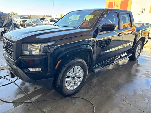 Used 2022 Nissan Frontier SV image 6
