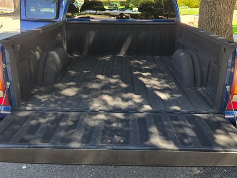 Used 2001 Chevrolet Silverado 1500 LS w/ Firm Ride Suspension Pkg image 5