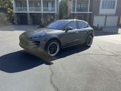 Used 2015 Porsche Macan Turbo image 2
