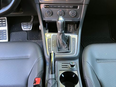 Used 2017 Volkswagen Golf Alltrack SE image 16