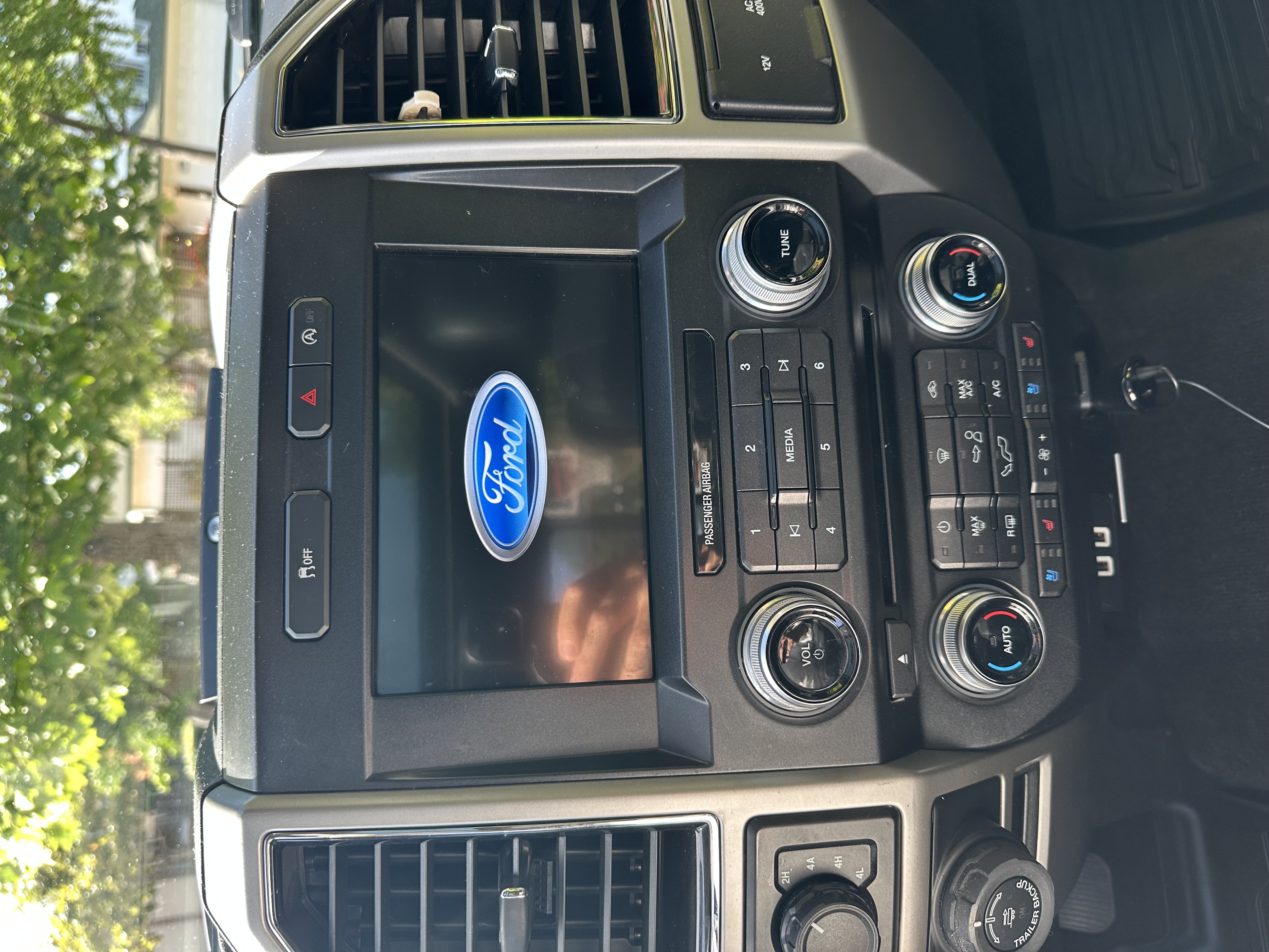 Used 2018 Ford F150 Lariat w/ Equipment Group 501A Mid AWD/4WD image 18