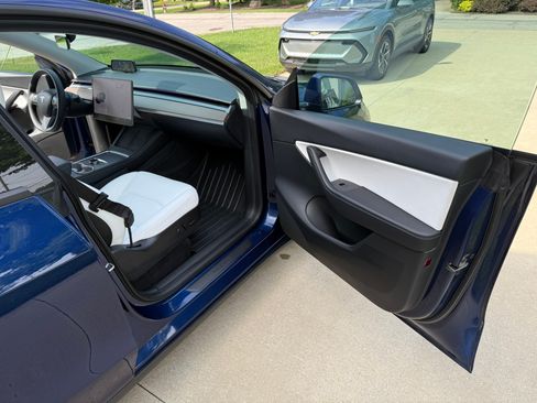 Used 2021 Tesla Model Y Long Range AWD/4WD image 12