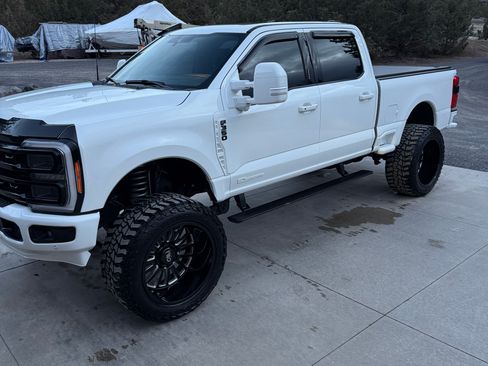 Used 2023 Ford F350 Platinum w/ FX4 Off-Road Package image 12