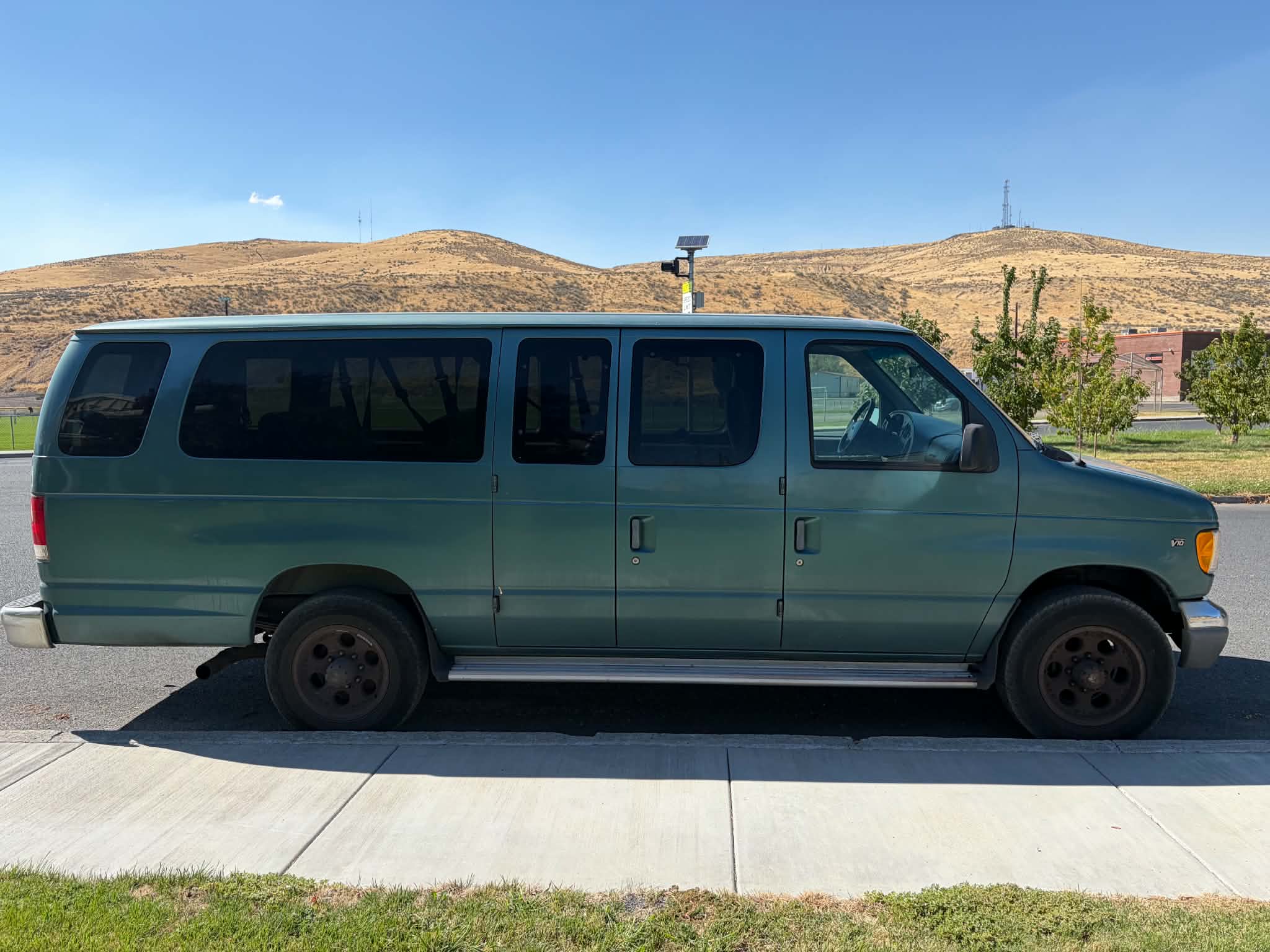 Used 1998 Ford E-350 and Econoline 350 Club Wagon RWD image 6
