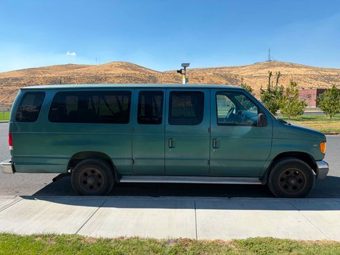 Used 1998 Ford E-350 and Econoline 350 Club Wagon RWD image 6