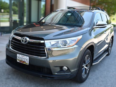 Used 2016 Toyota Highlander XLE w/ Protection Package #3 AWD/4WD image 4