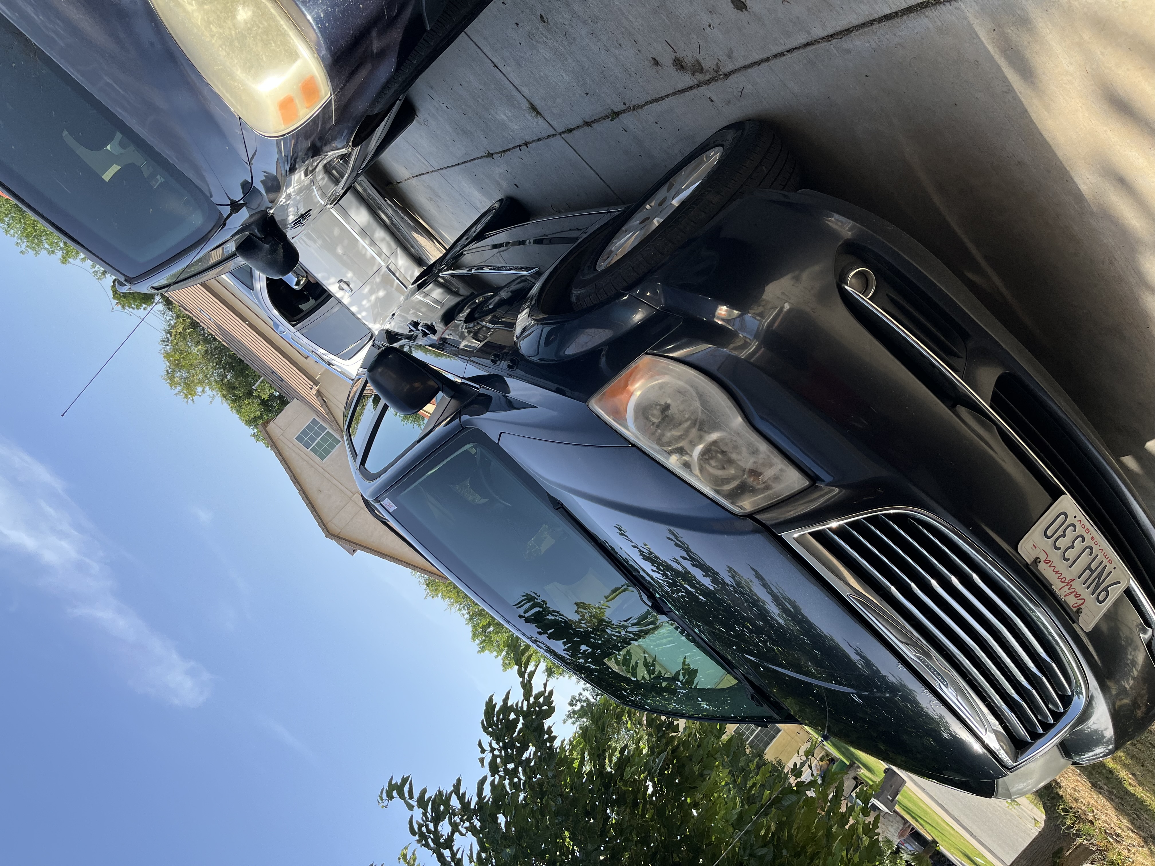 Used 2014 Chrysler Town & Country Touring FWD image 12
