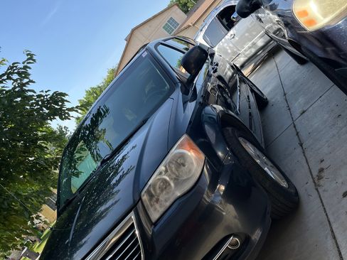 Used 2014 Chrysler Town & Country Touring FWD image 12