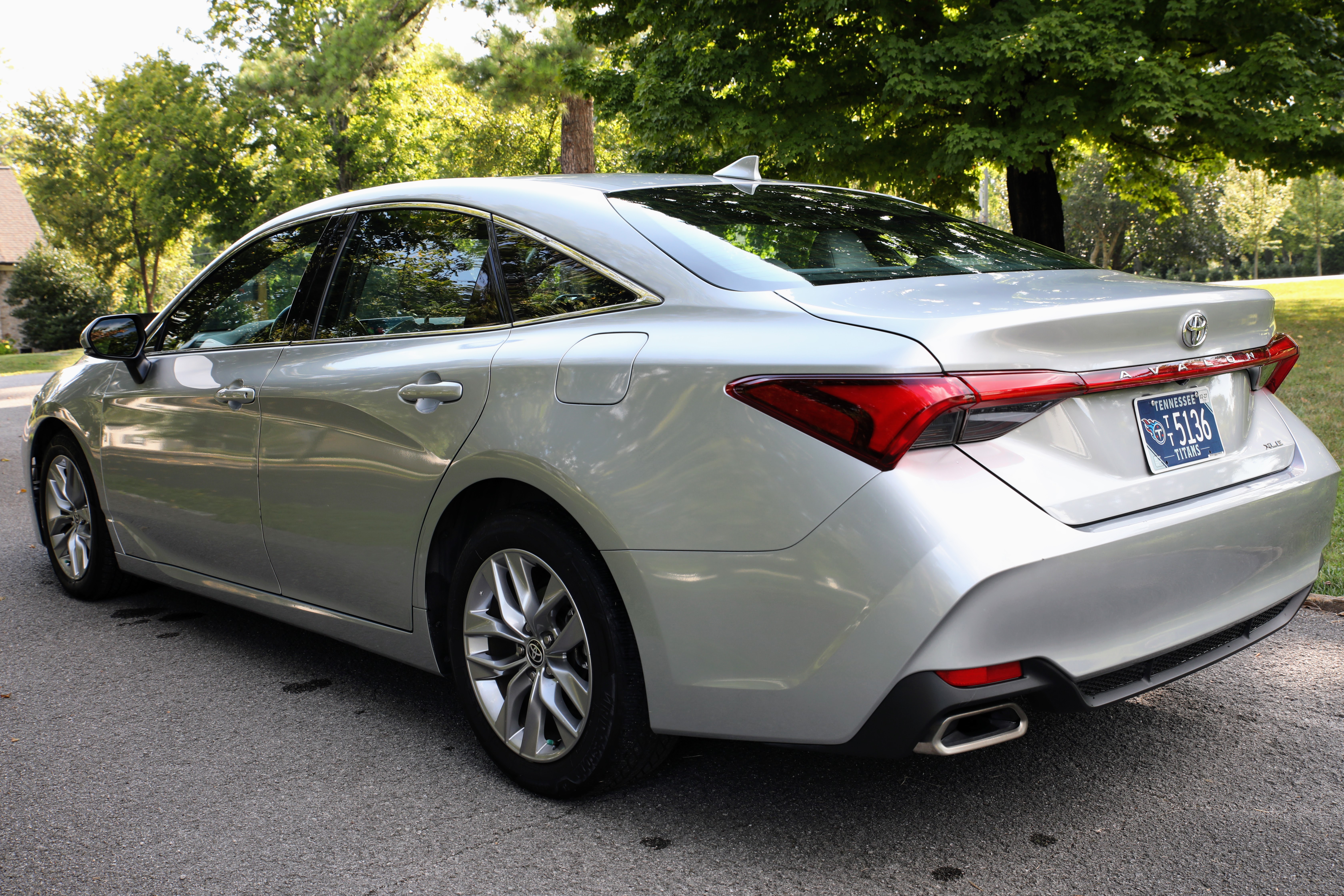 Used 2021 Toyota Avalon XLE w/ Moonroof Package FWD image 8