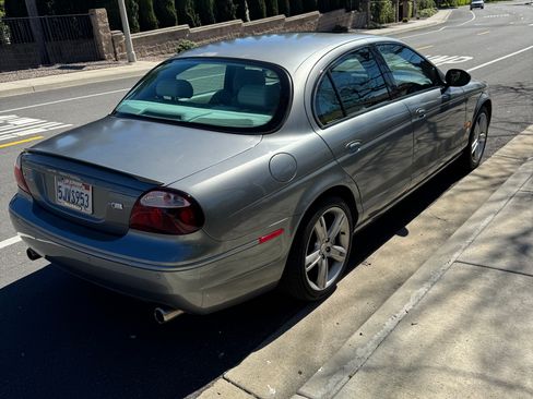 Used 2005 Jaguar S-TYPE R image 10