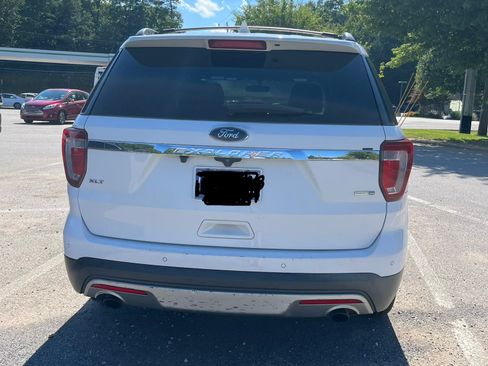 Used 2016 Ford Explorer XLT w/ Equipment Group 202A AWD/4WD image 5