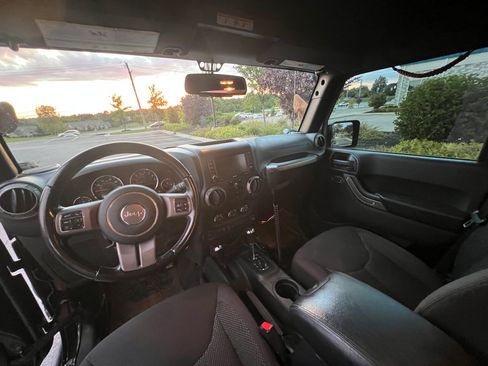 Used 2016 Jeep Wrangler Unlimited Sport image 29