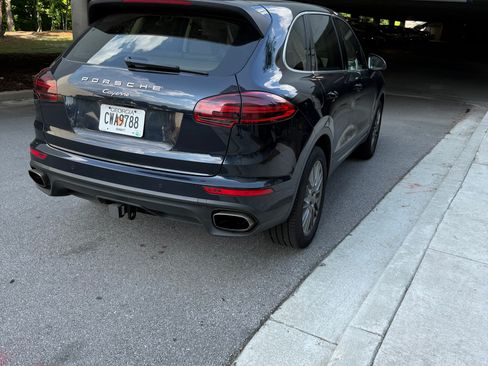 Used 2016 Porsche Cayenne AWD/4WD image 2