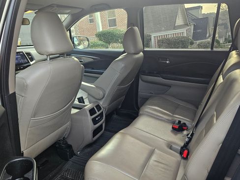 Used 2016 Honda Pilot EX image 11