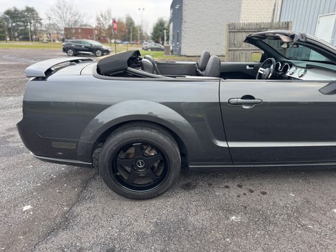 Used 2009 Ford Mustang GT Premium image 25