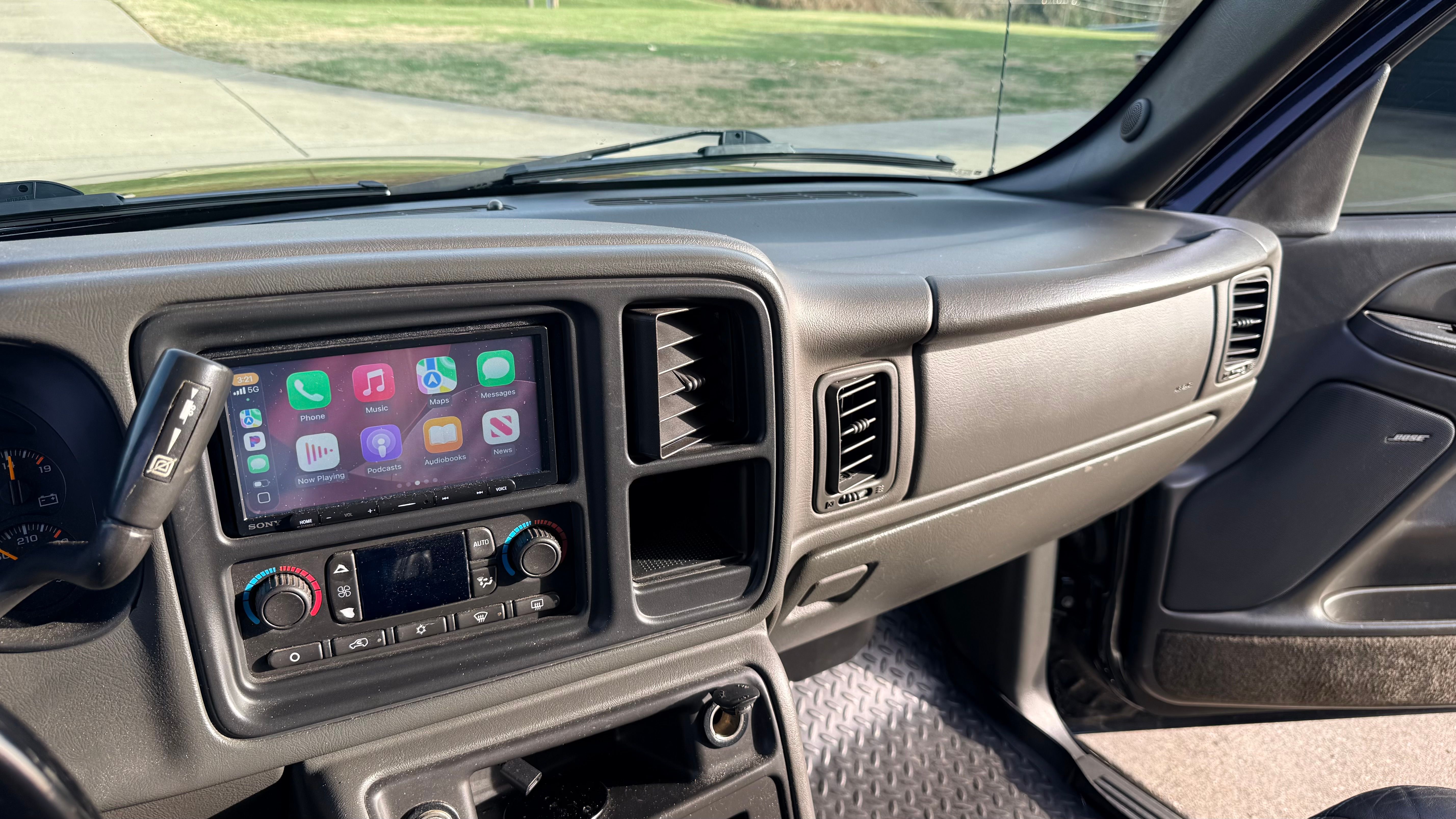 Used 2005 GMC Sierra 2500 SLT w/ Heavy-Duty Power Package AWD/4WD image 26