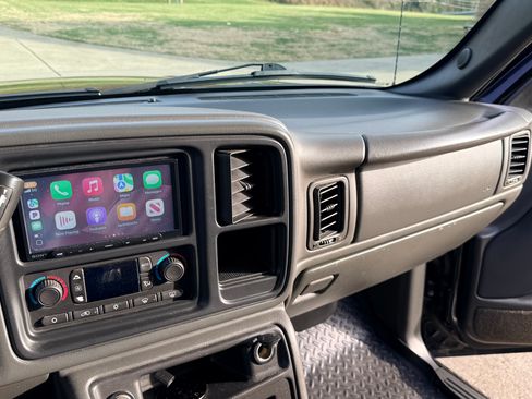 Used 2005 GMC Sierra 2500 SLT w/ Heavy-Duty Power Package image 26