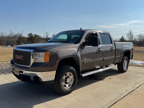 Used 2007 GMC Sierra 2500 SLT w/ Convenience Package image 1