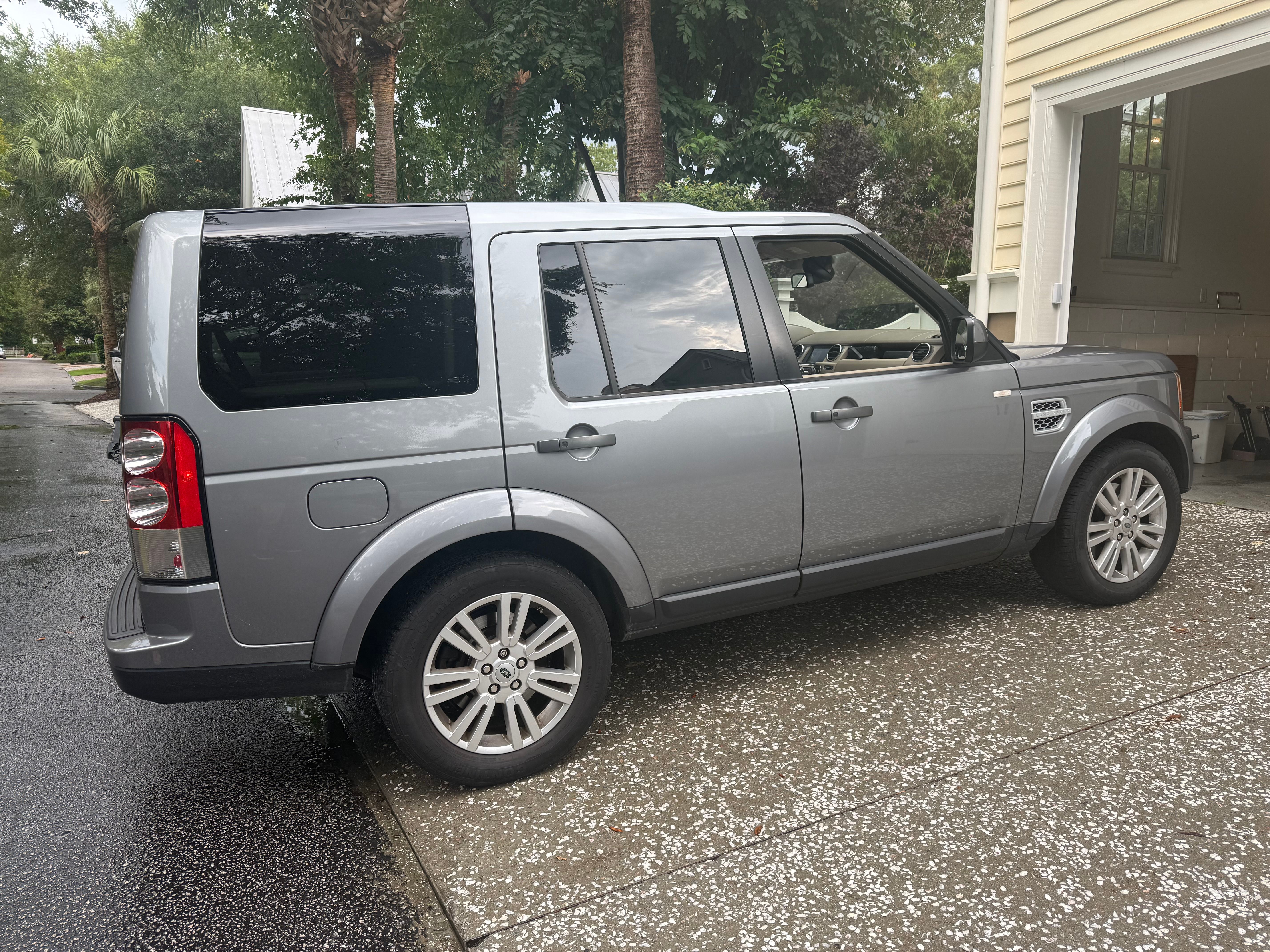 Used 2012 Land Rover LR4 HSE w/ HSE Pkg AWD/4WD image 4