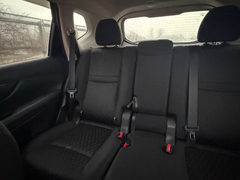 Used 2019 Nissan Rogue SV image 13