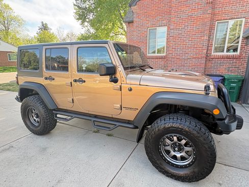 Used 2015 Jeep Wrangler Unlimited Rubicon image 2