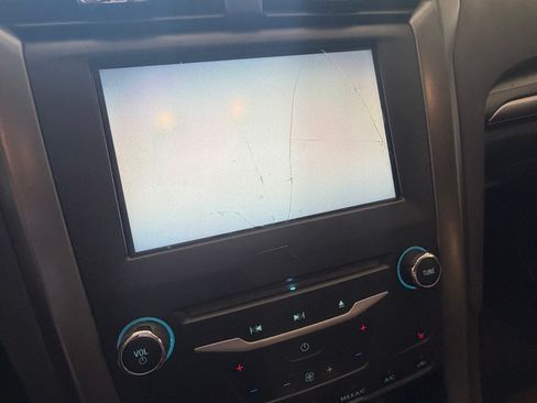 Used 2015 Ford Fusion SE w/ Equipment Group 202A FWD image 5