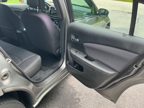 Used 2013 Chrysler 200 Touring FWD image 17