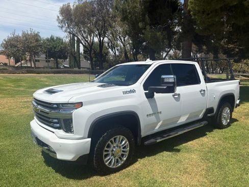 Used 2022 Chevrolet Silverado 2500 High Country w/ Safety Package II AWD/4WD image 2