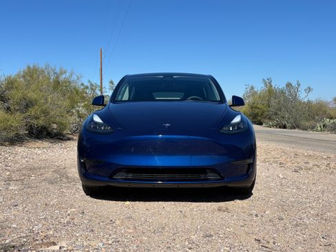 Used 2022 Tesla Model Y Long Range image 4