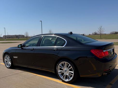 Used 2011 BMW 750i xDrive image 8