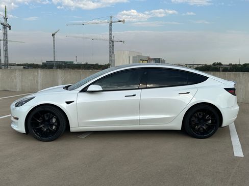 Used 2021 Tesla Model 3 Standard Range Plus RWD image 2