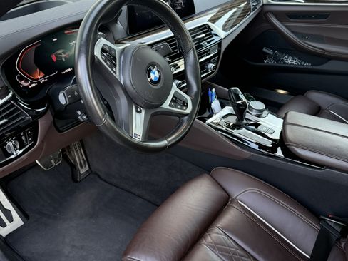 Used 2020 BMW 530i xDrive w/ M Sport Package image 6