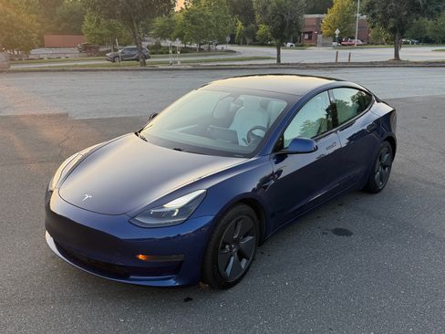 Used 2021 Tesla Model 3 Standard Range Plus RWD image 1