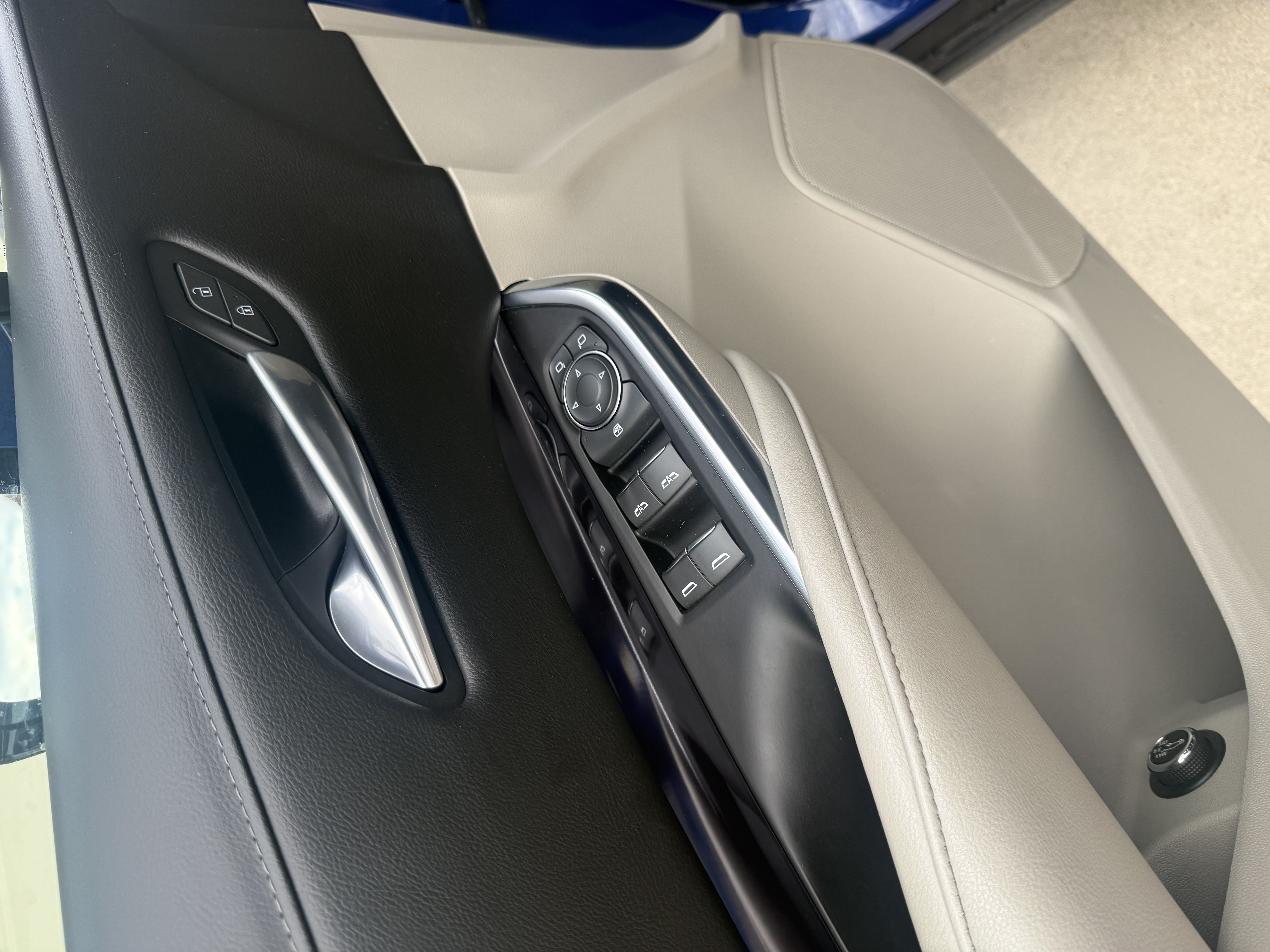 Used 2022 Cadillac XT4 Luxury w/ Driver Awareness Package FWD image 13