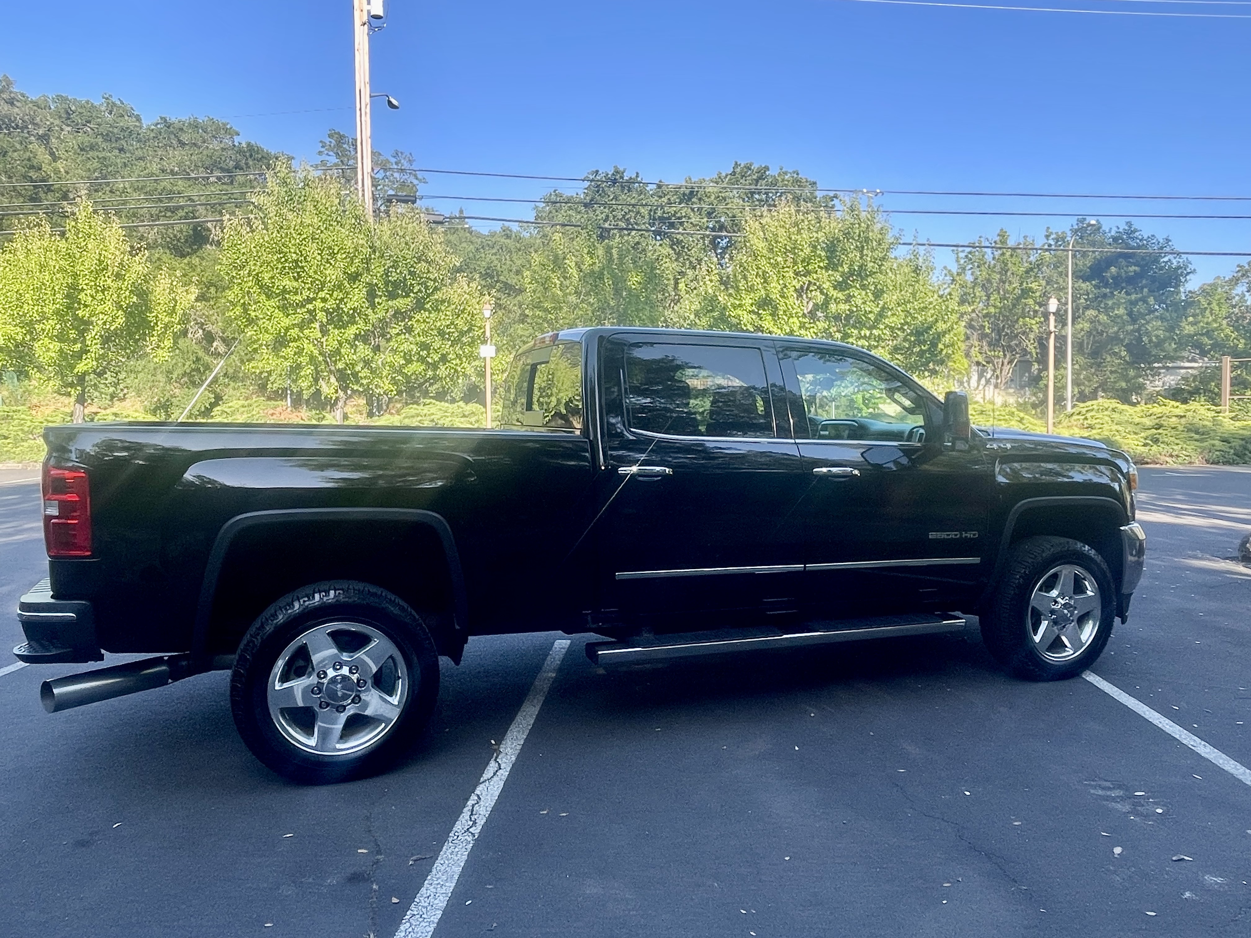 Used 2015 GMC Sierra 2500 SLT w/ Duramax Plus Package AWD/4WD image 11