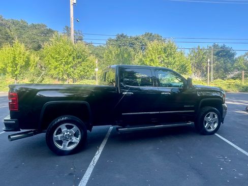 Used 2015 GMC Sierra 2500 SLT w/ Duramax Plus Package AWD/4WD image 11