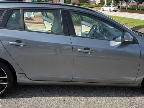 Used 2018 Volvo V60 T5 Dynamic image 4