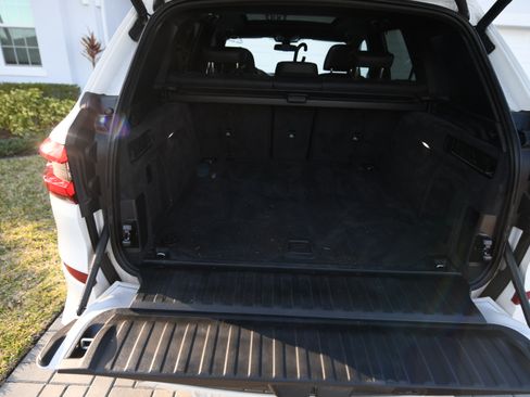 Used 2022 BMW X5 M50i w/ Executive Package image 4