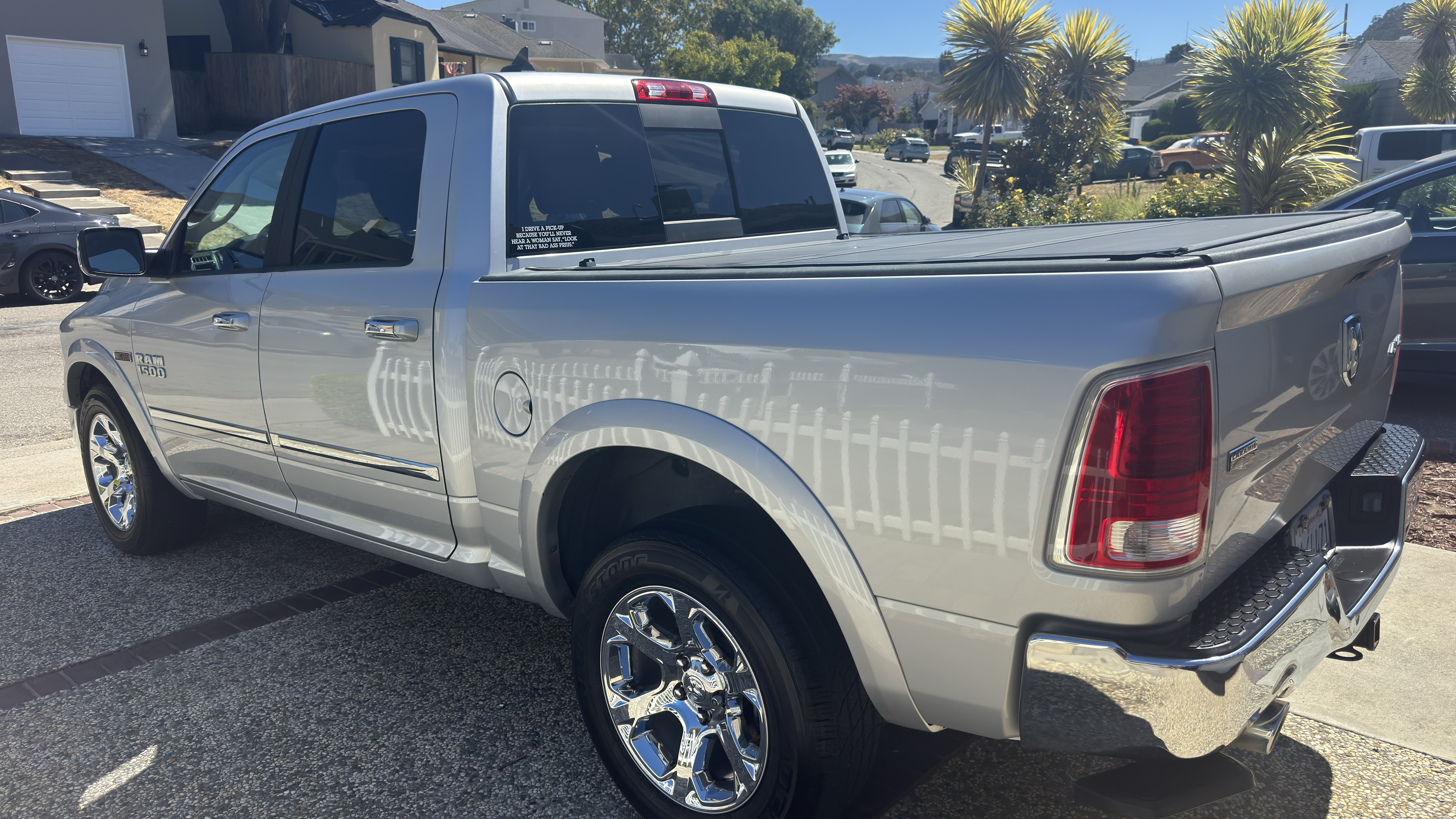 Used 2016 RAM 1500 Laramie AWD/4WD image 1