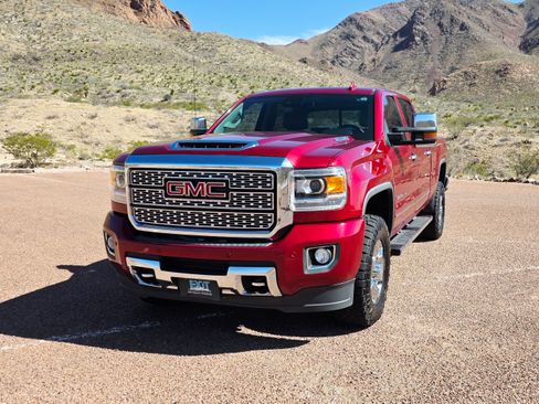 Used 2018 GMC Sierra 3500 Denali w/ Duramax Plus Package image 10