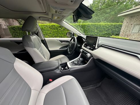 Used 2019 Toyota RAV4 XLE Premium w/ Advanced Technology Package AWD/4WD image 10