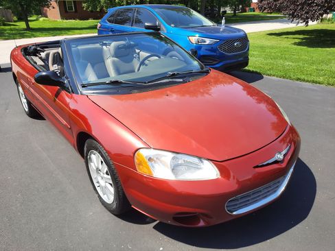 Used 2002 Chrysler Sebring GTC FWD image 4