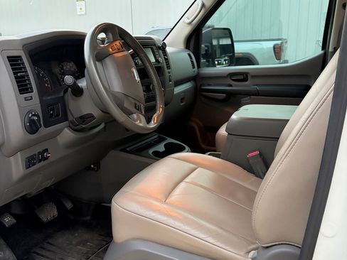 Used 2017 Nissan NV 3500 SL image 13