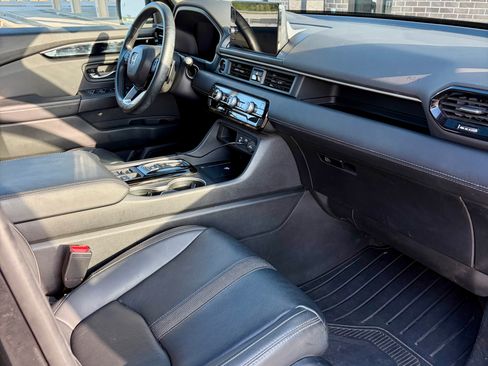 Used 2023 Honda Pilot Touring image 8